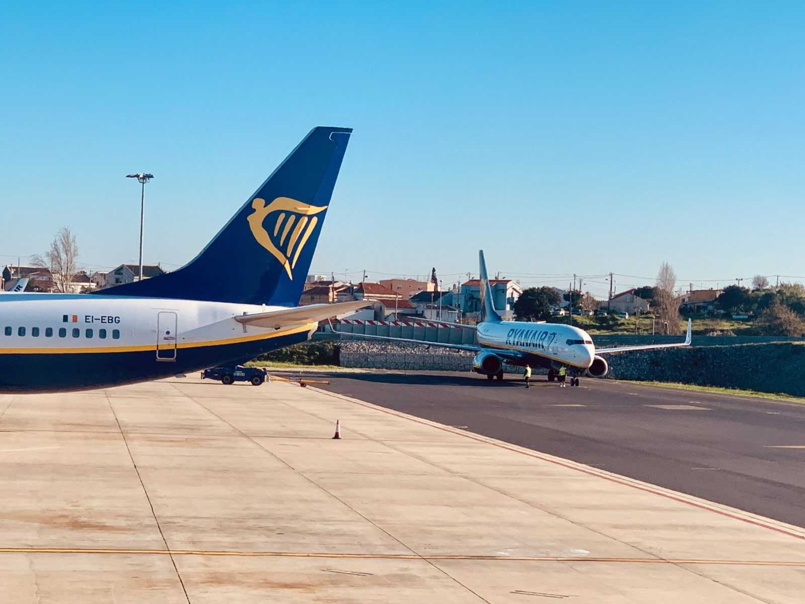 Ryanair Flugzeuge in Lissabon am Flughafen